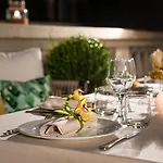 فندق Singer Palace 5*