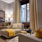 Singer Palace 5*