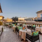 Singer Palace فندق