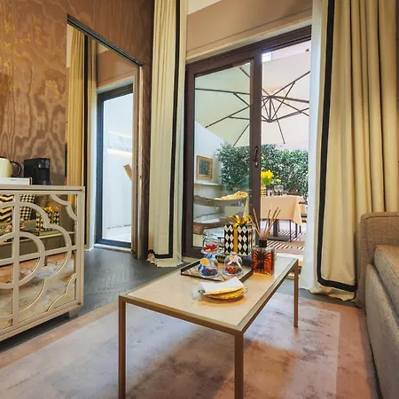 Singer Palace Rome