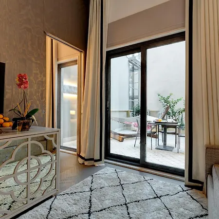 Singer Palace Rome