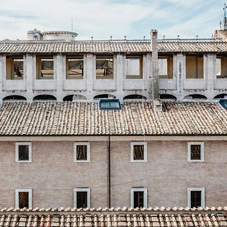 Singer Palace Rome