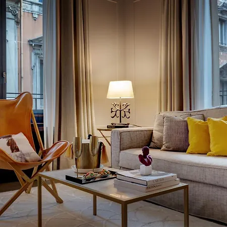 Singer Palace 로마